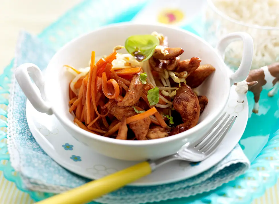 Möhren-Hähnchen-Pfanne mit Sprossen