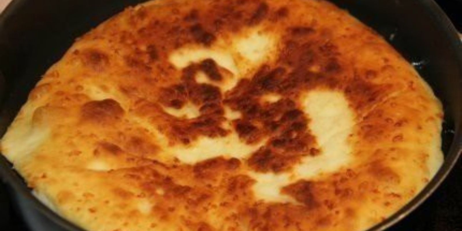 Mit Käse gefüllter schneller Langosch – kein Hefeteig, in nur 10 Minuten fertig