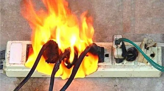 Multi-Socket: 9 Geräte, die niemals oben angeschlossen werden dürfen (Sie riskieren das Feuer)