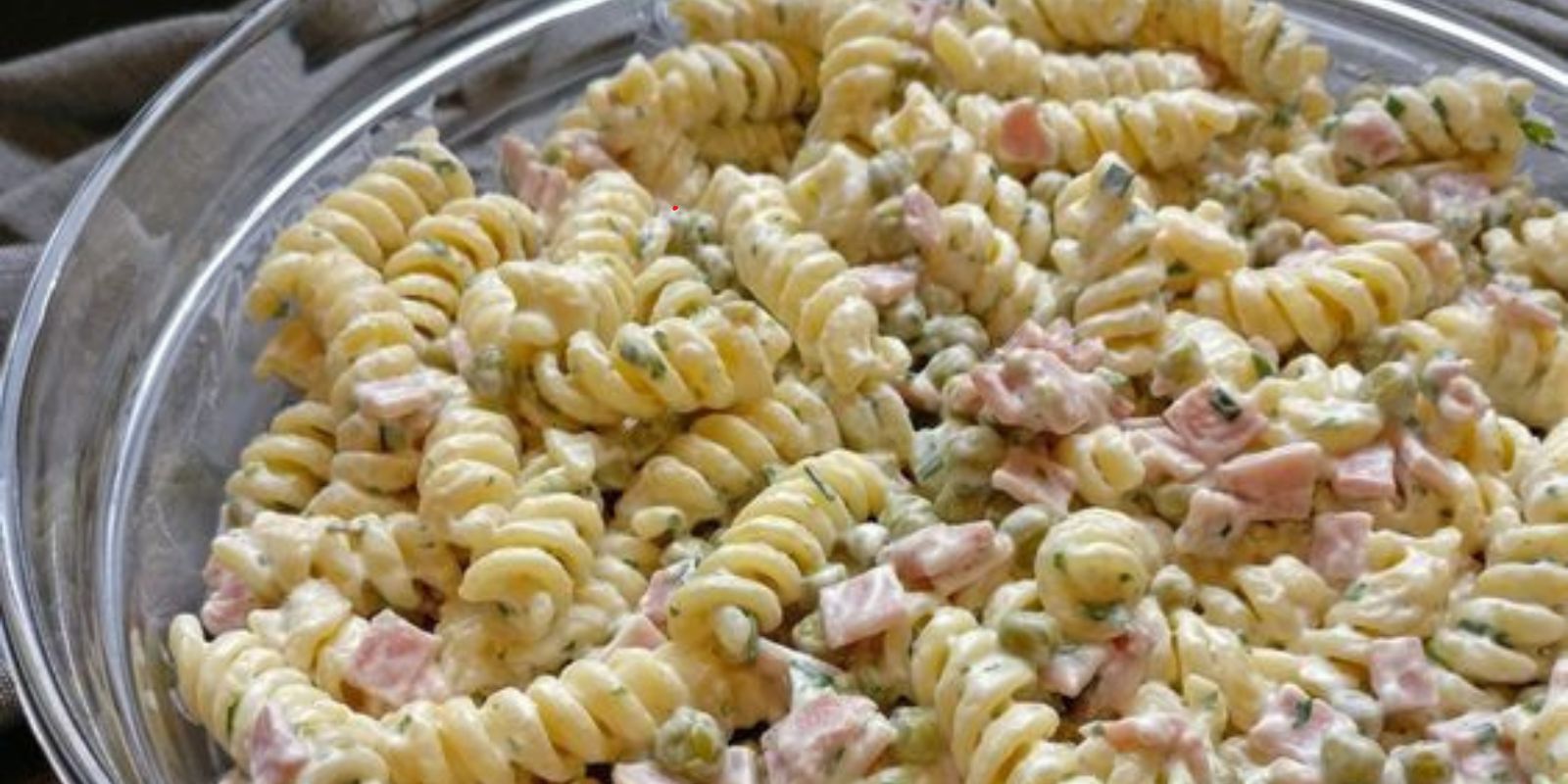 Nudelsalat mit cremiger Geheimsoße