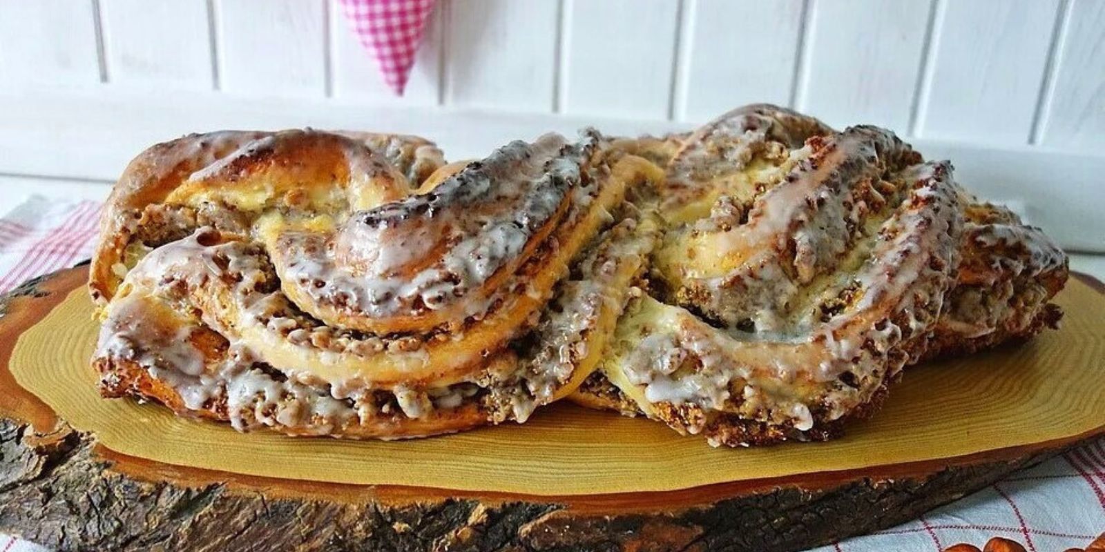 Omas Kochbuchzauber – Flaumiger, saftiger Nusszopf: Ein Rezept zum Verlieben