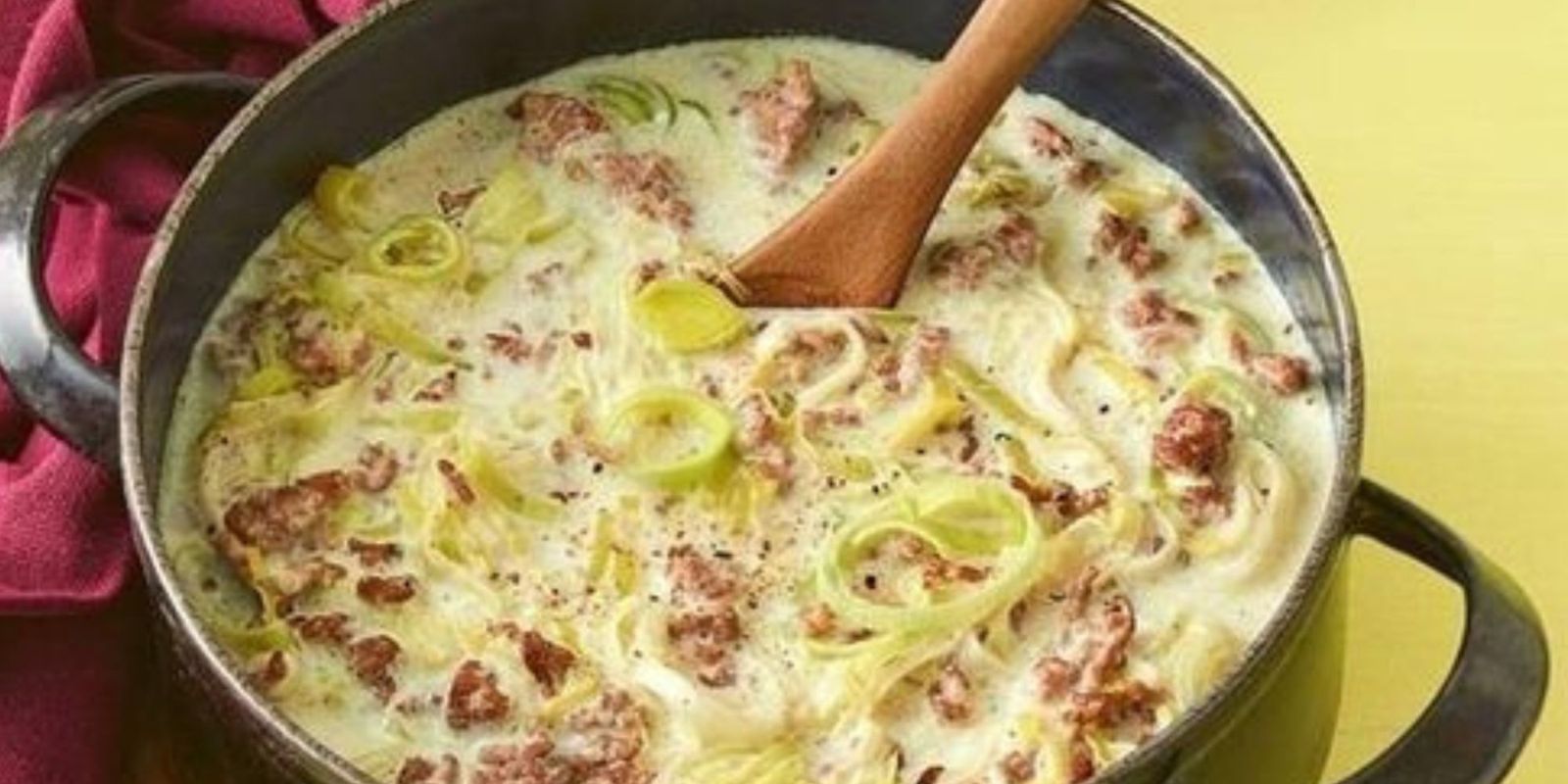 Omas Lauch Hackfleisch Suppe – Mit diesem Rezept steht sie ganz schnell auf dem Tisch