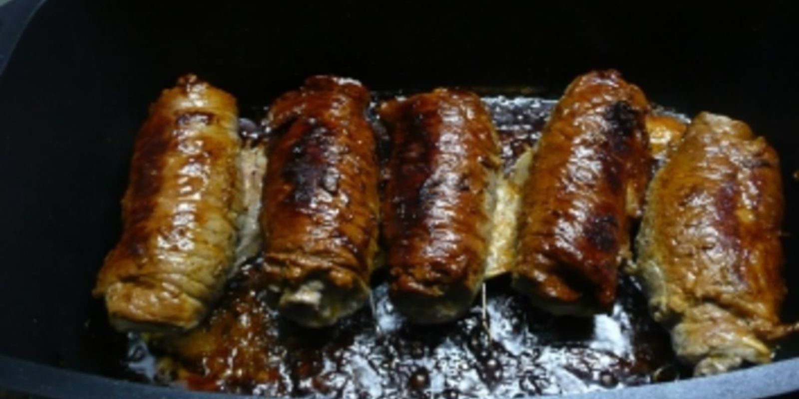 Omas Rinderrouladen mit Speck, Gürkchen, Zwiebeln und Hack