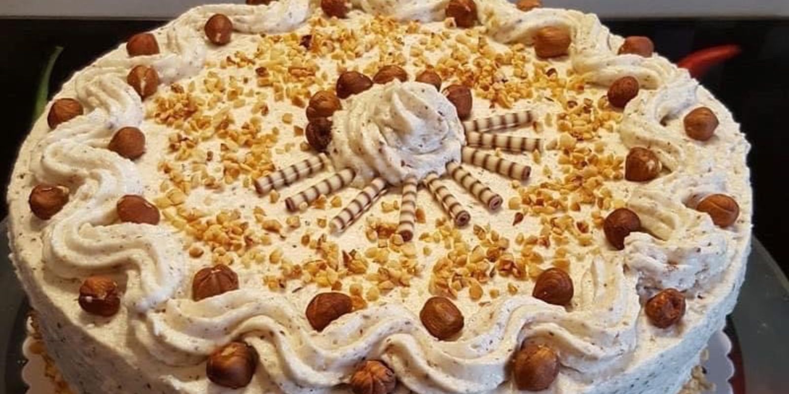 Omas Sahne-Nuss-Torte – Ein traditioneller Genuss mit Liebe gemacht