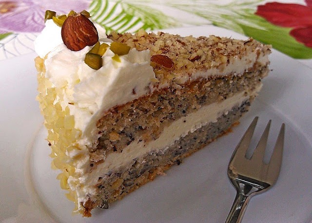 Omas Sahne Nuss Torte