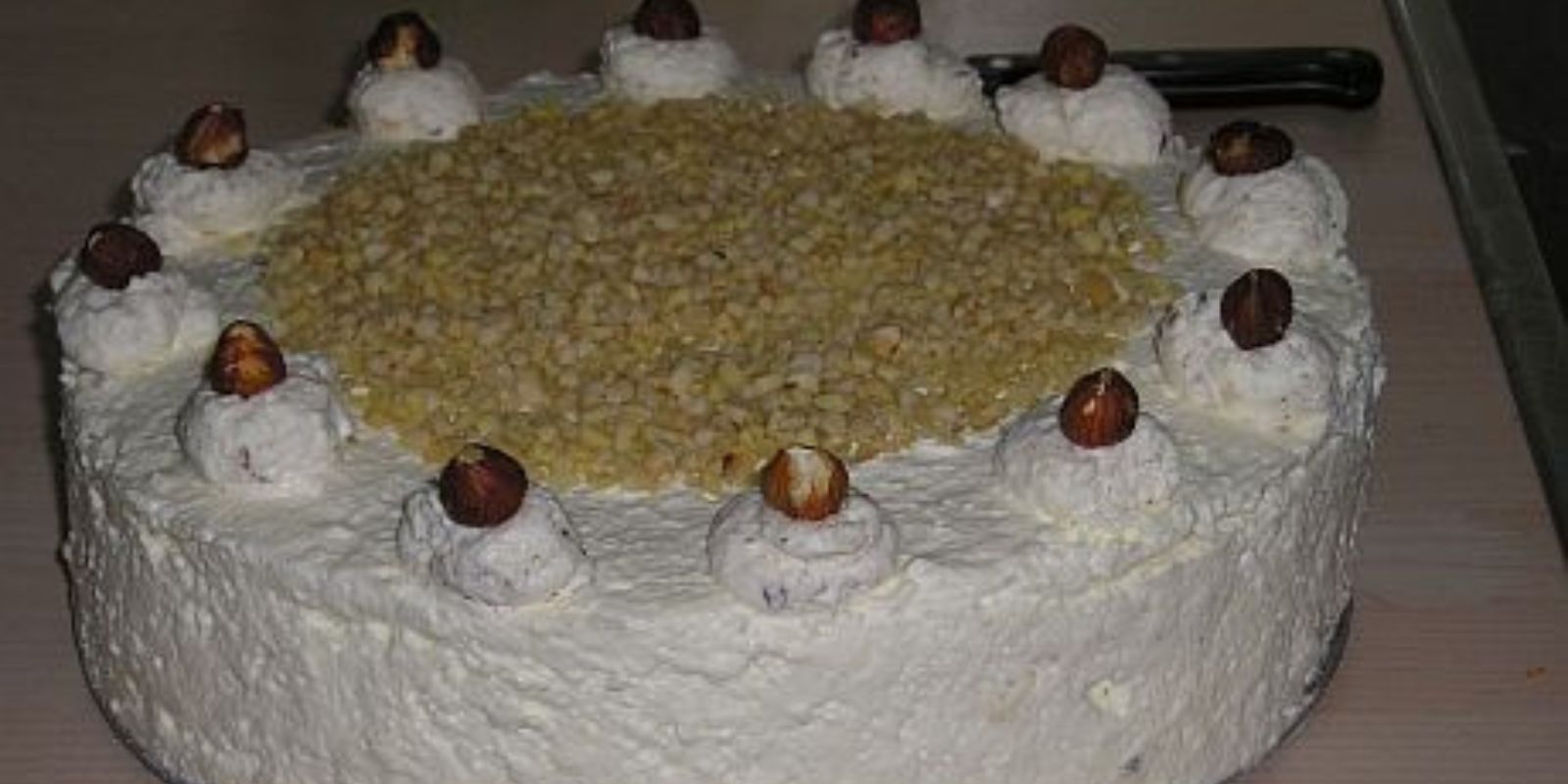 Omas Sahne Nuss Torte