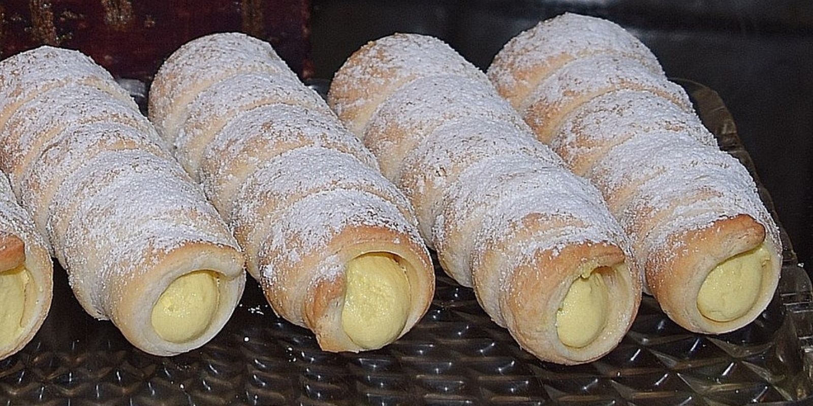 Omas Schaumrollen mit Vanillecreme