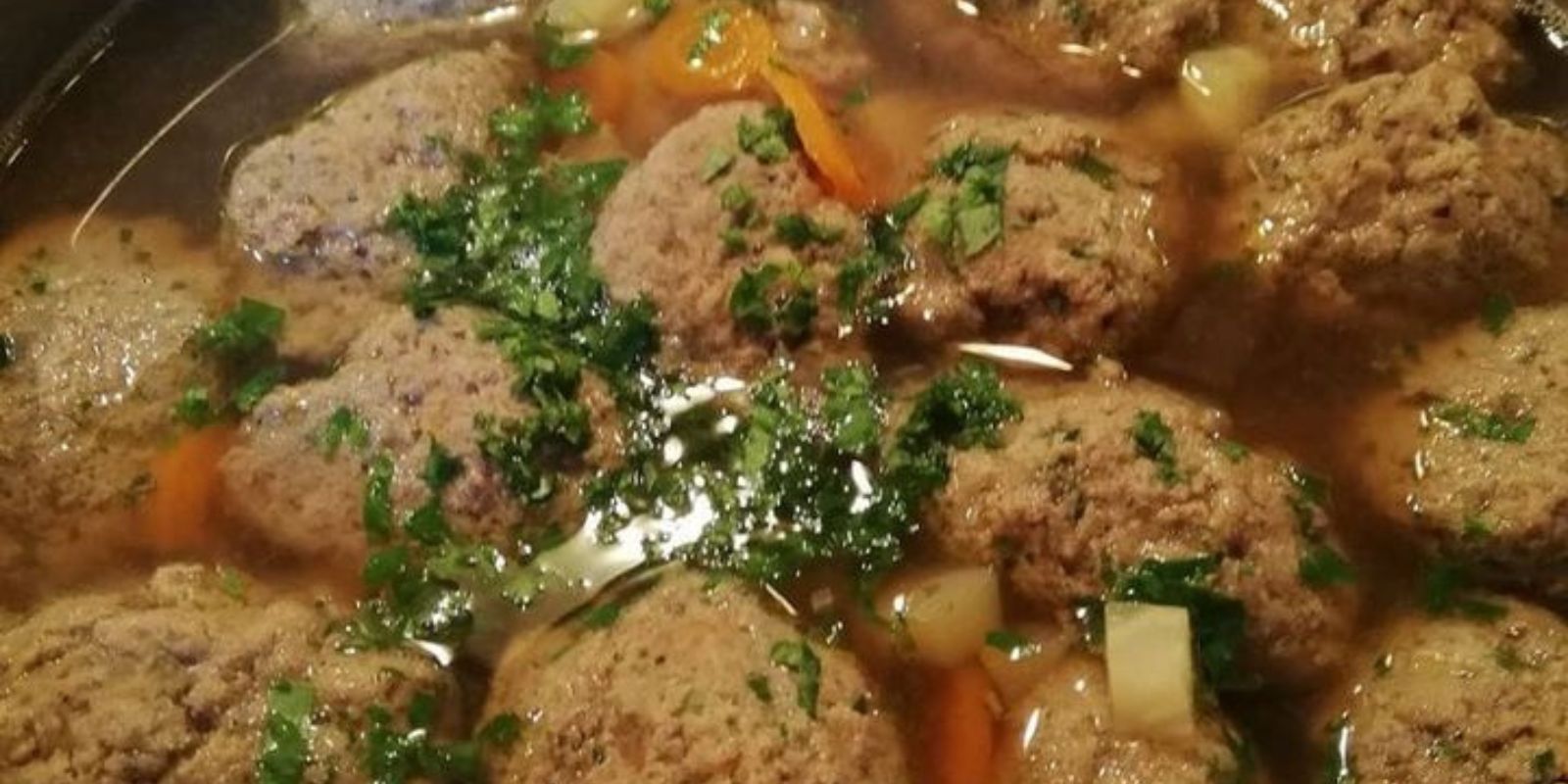 Omas Traditionsrezept: Leberknödelsuppe – Ein Geschmackserlebnis aus der guten alten Zeit
