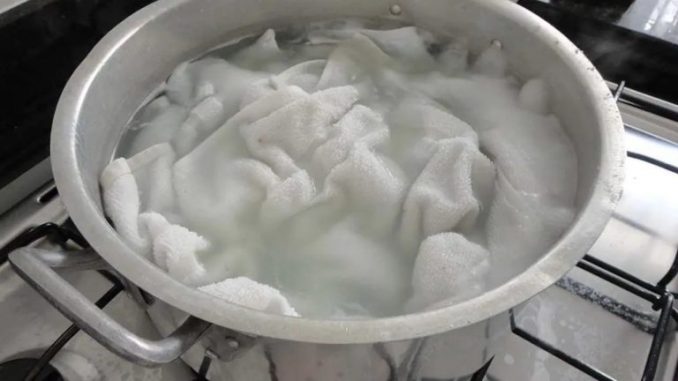 Omas alter Trick zum Bleichen von Handtüchern: Du wirst keinen einzigen Fleck mehr sehen