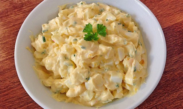 Opas Eiersalat mit Knobluach