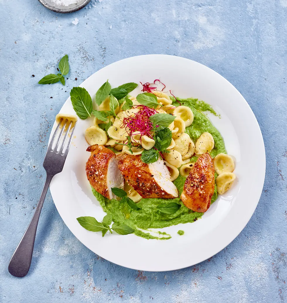 Orecchiette mit Geflügel auf Erbsenpüree