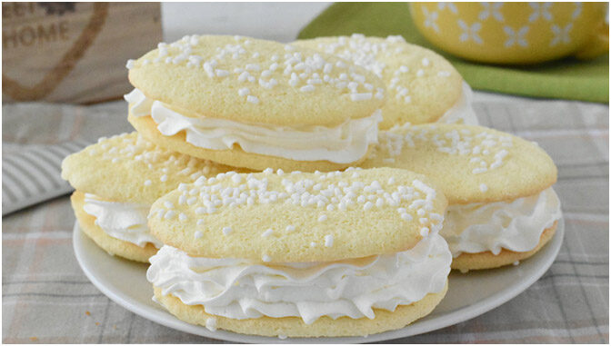 PLÄTZCHEN mit Milchcremefüllung