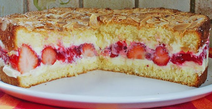 Pellwormer Bienenstich mit Erdbeeren