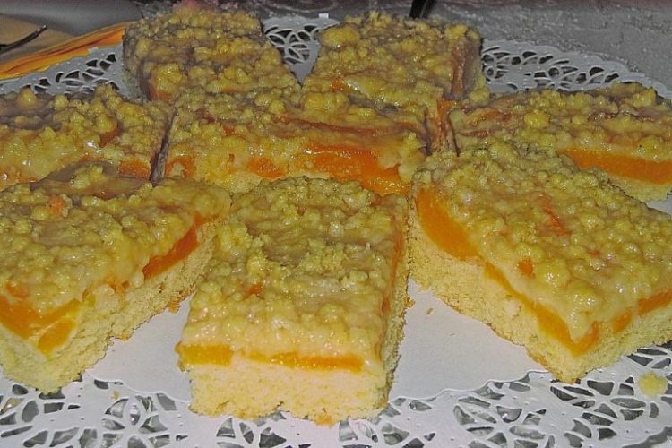 Pfirsichschnitten mit Streuseln