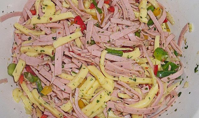 Pikanter Paprika Käse huhn Wurst Salat
