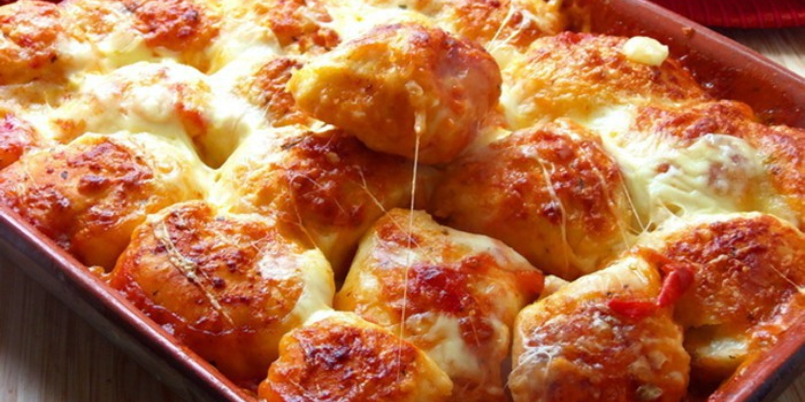 Pizza-Bällchen in Tomatensoße