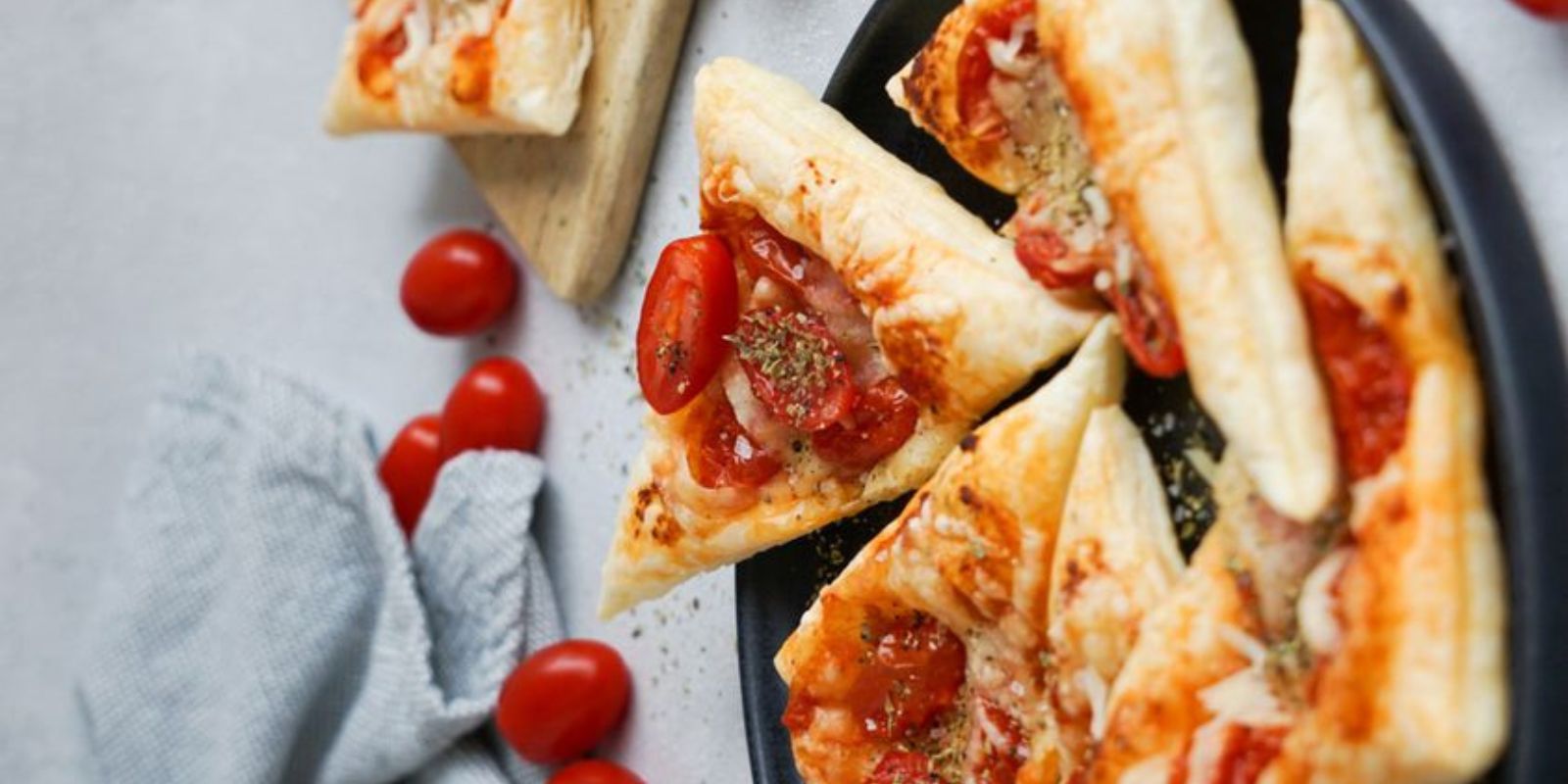 Pizza in Tütenform mit Schinken und Käse: Ein kreativer Genuss