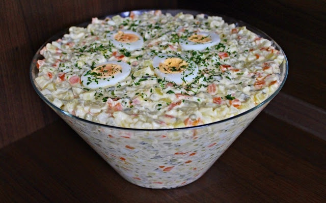 Polnischer Gemüsesalat mit Mayonnaise