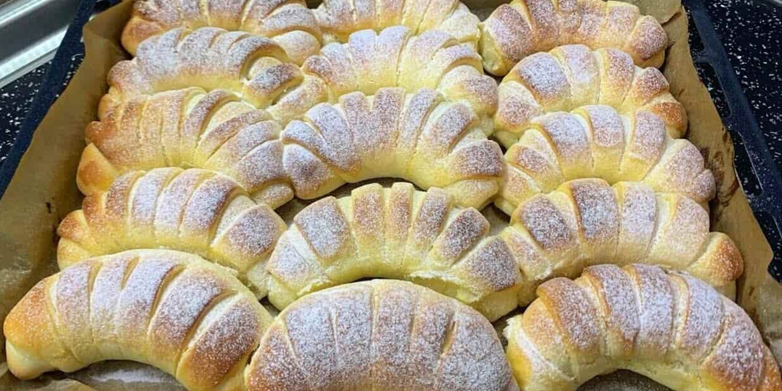 Puddinghörnchen: Zarte Leckerbissen mit süßer Füllung