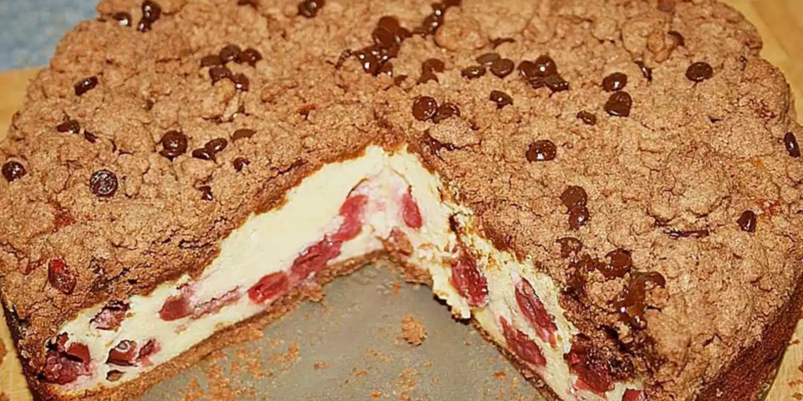 Quark Streuselkuchen mit Vanille Kirschfüllung
