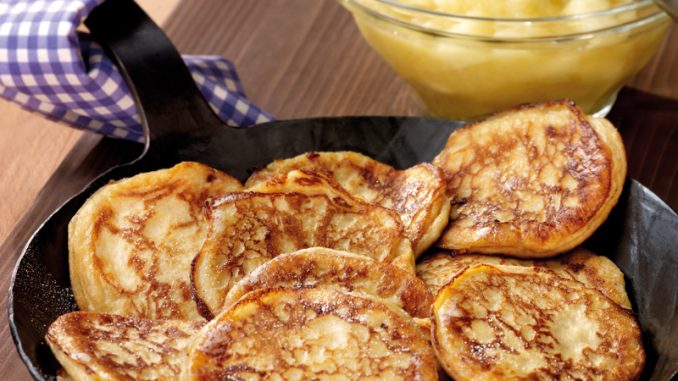 Quarkplinsen mit Apfelkompott