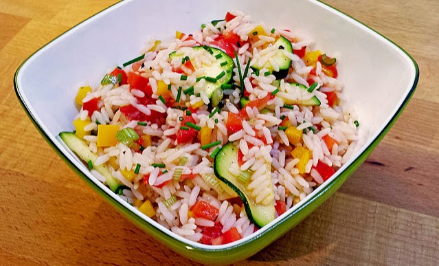 Reissalat (ohne Fleisch und Wurst – kalorienarm – zum mitnehmen ins Büro)