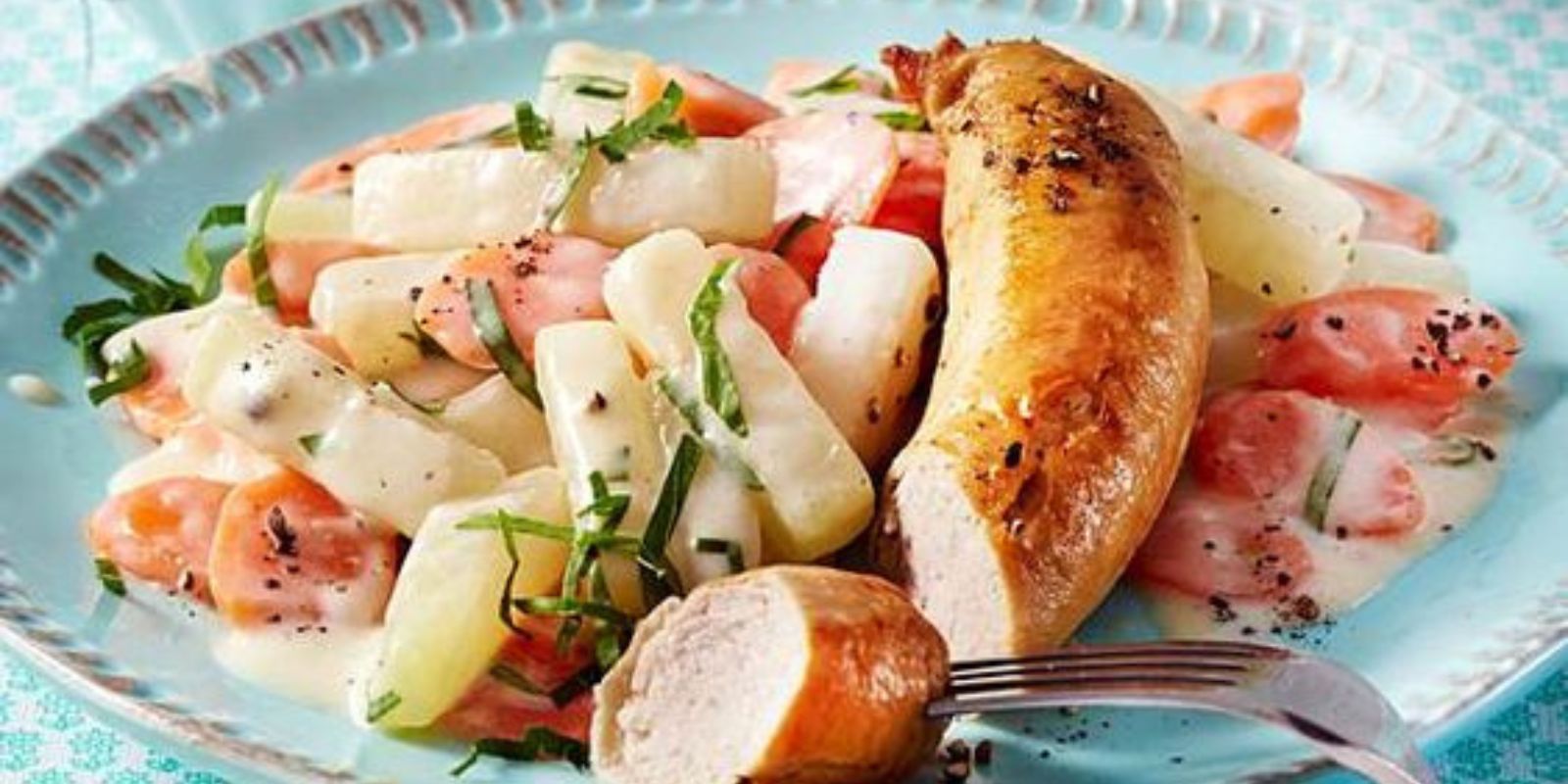 Rezept für Kohlrabi-Möhren Gemüse mit Kartoffelpüree und Bratwurst: Herzhaft, Gesund und Lecker