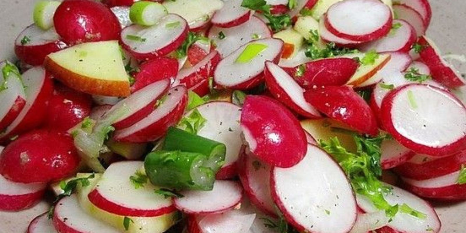 Rezept für Radieschen-Käse-Salat: Frisch, Knackig und Geschmacksintensiv