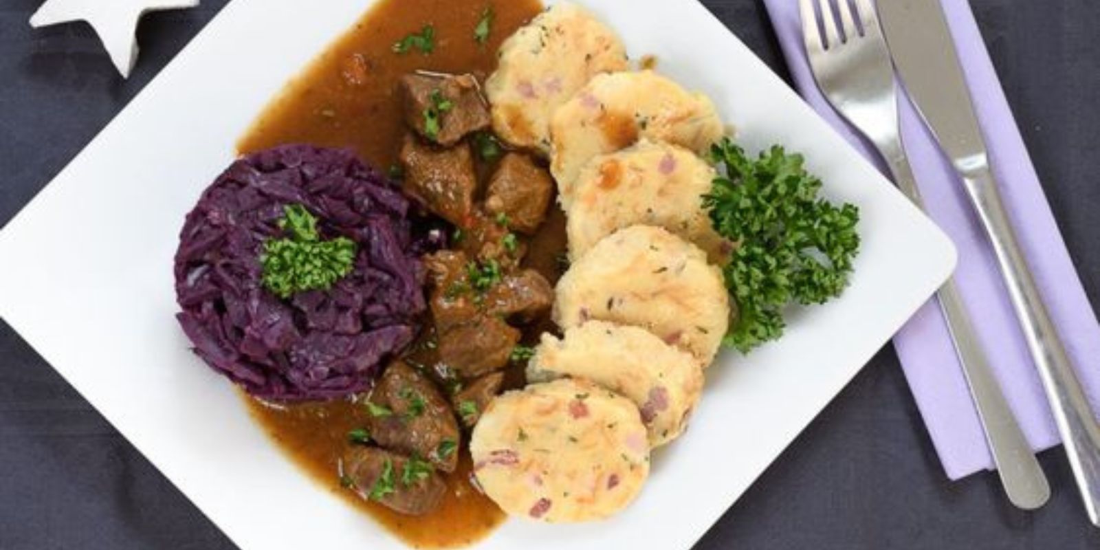 Rezept für Rinderburgunderbraten mit Kartoffeln und Rotkohl: Ein Festmahl für besondere Anlässe
