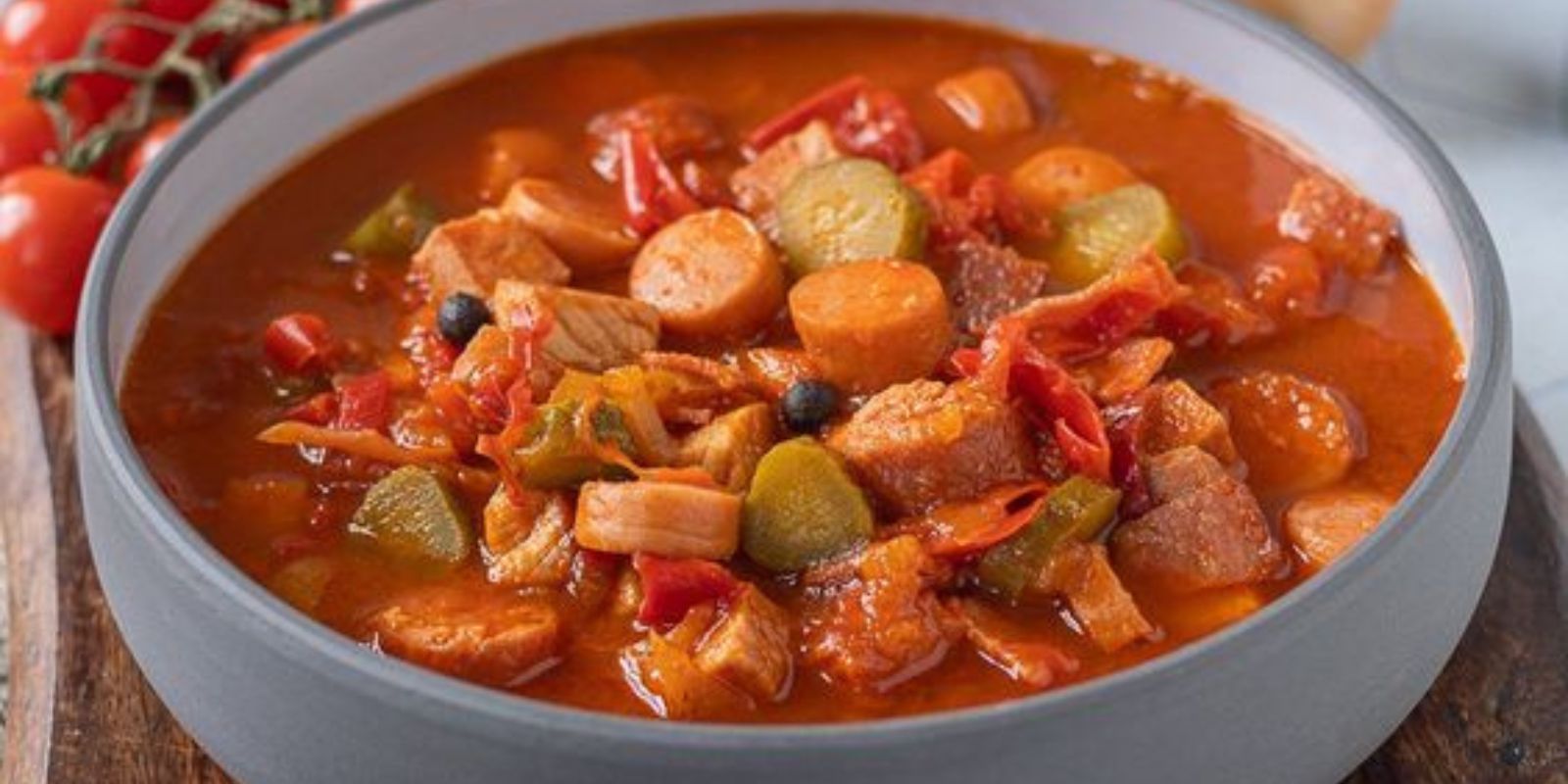 Rezept für Soljanka: Herzhaftes Eintopfgericht aus Osteuropa