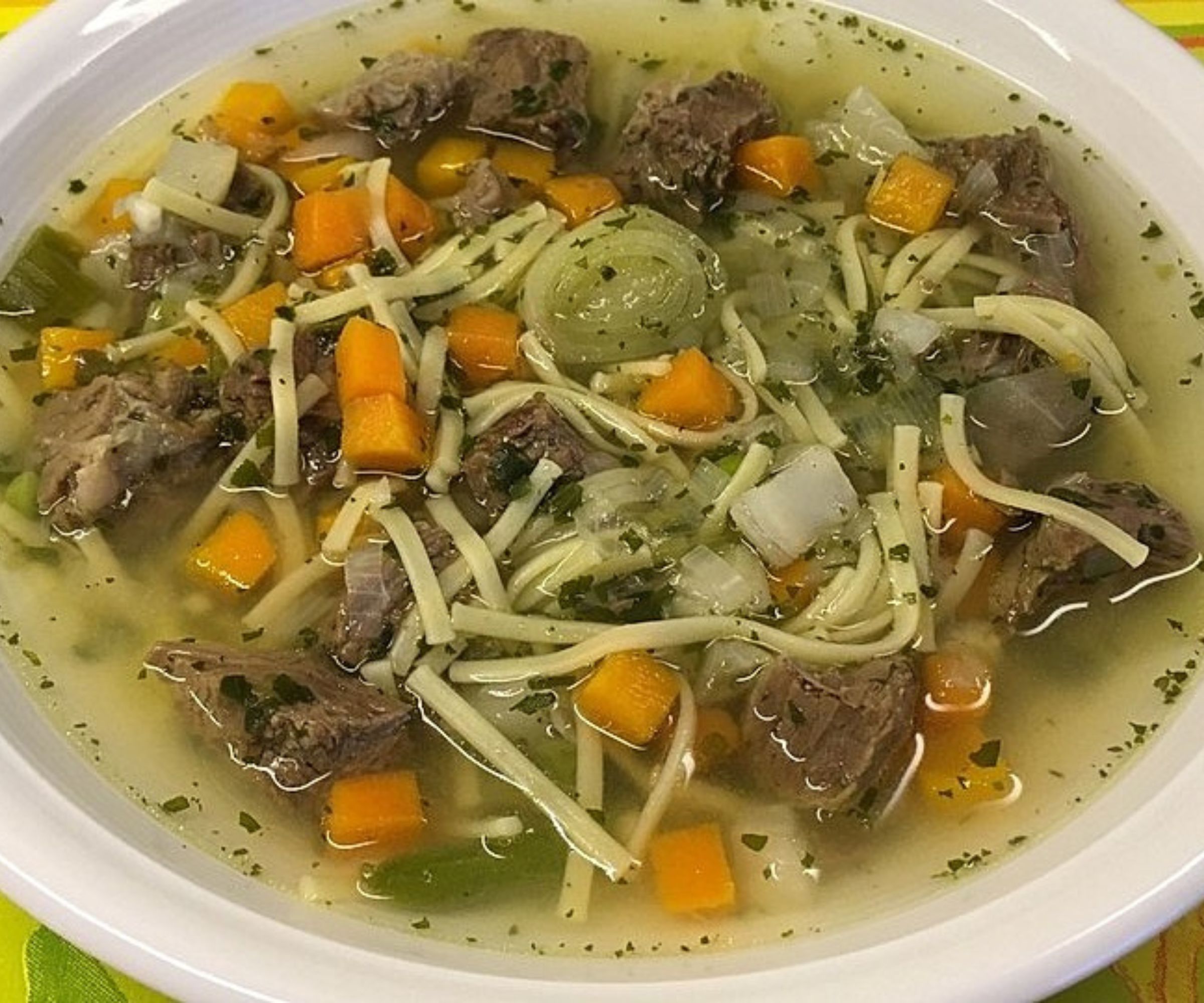 Rinderbrühe mit Gemüse: Ein Wohlfühlgericht für Körper und Seele