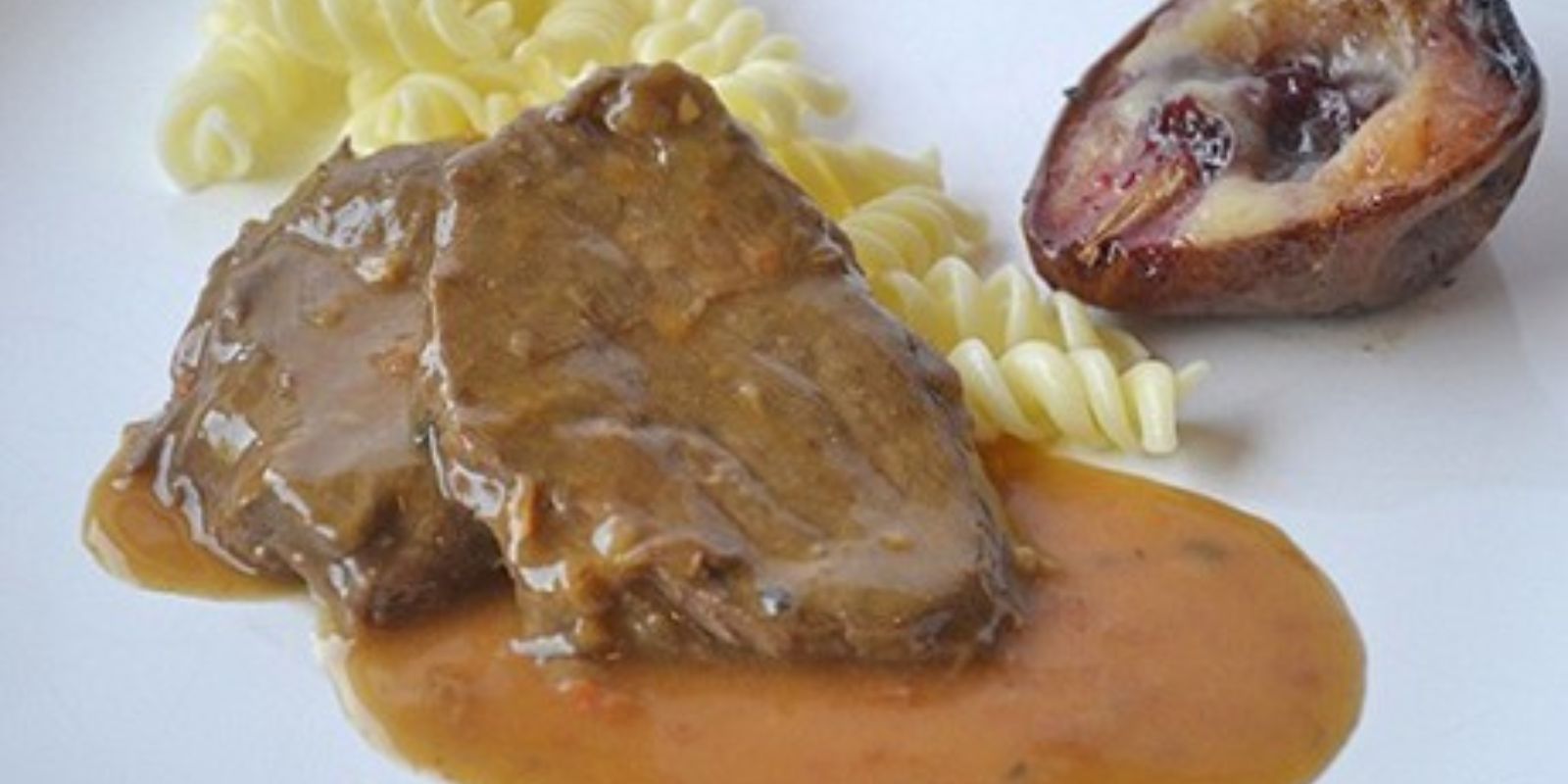 Rindfleisch mit Senf geschmort