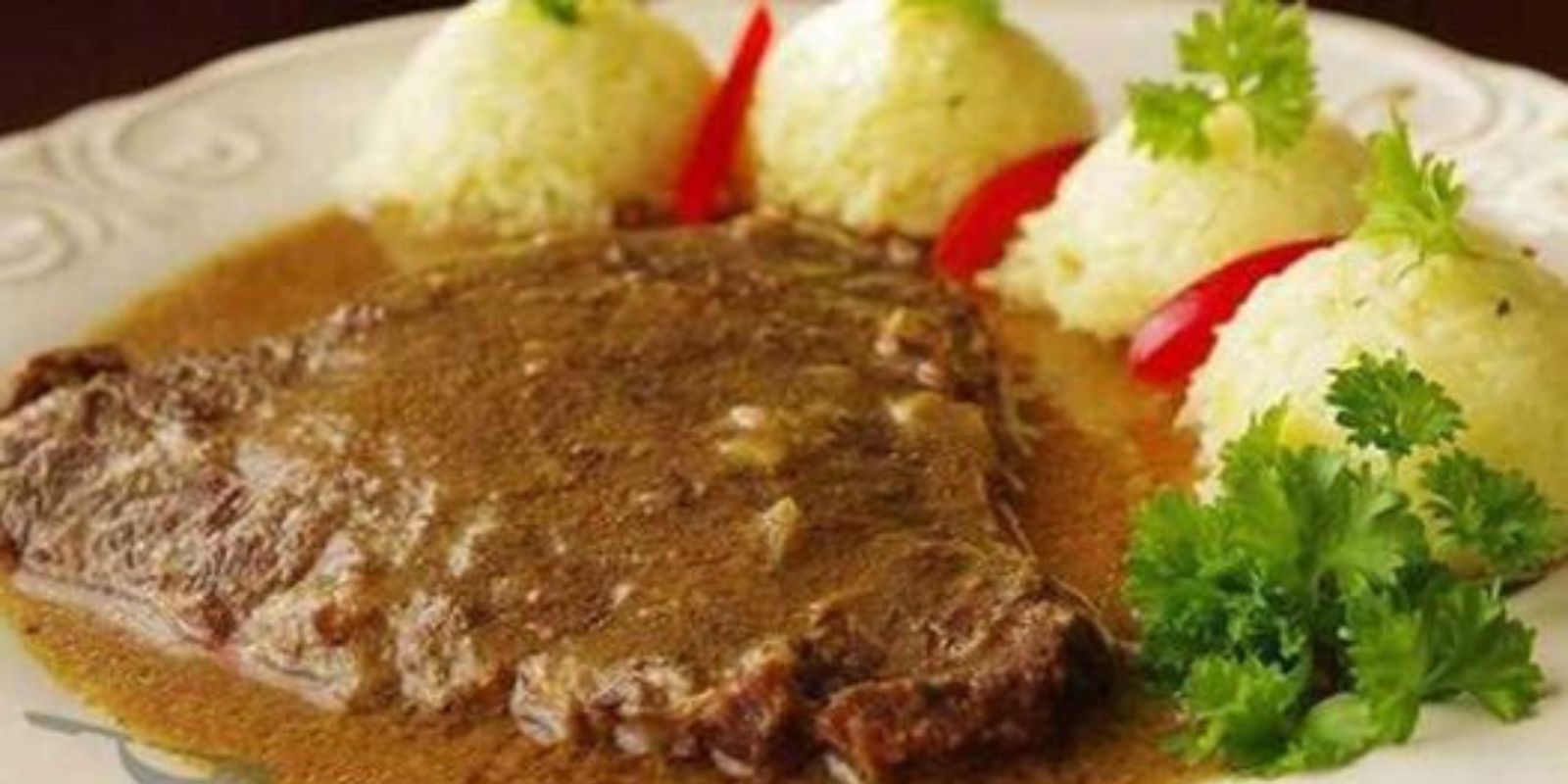 Rindfleisch mit Senf geschmort