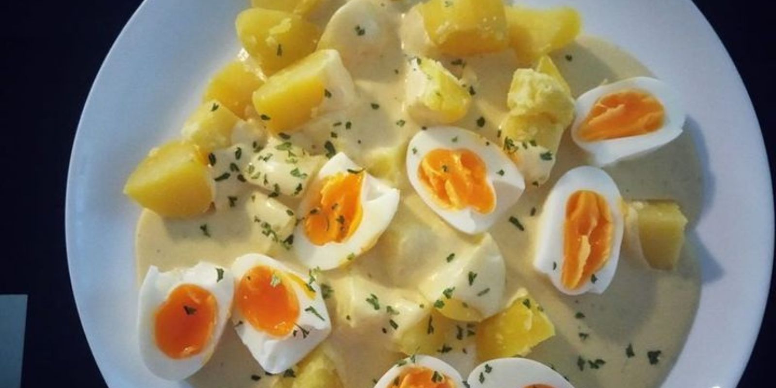 SALZKARTOFFELN MIT SENFSAUCE UND WACHSWEICHE EIER