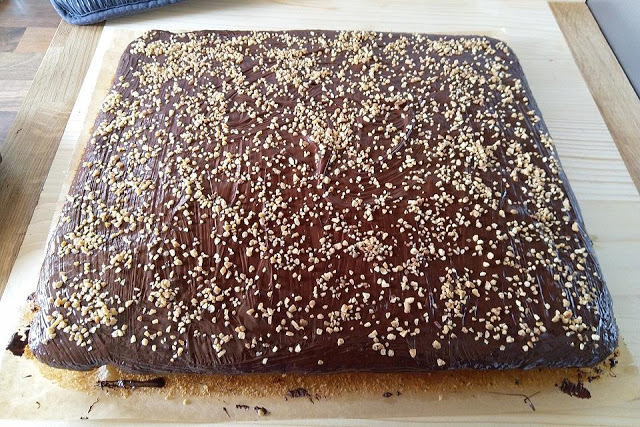 Saftiger Nuss Joghurt Blechkuchen