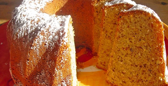 Saftiger Nuss – Joghurt – Gugelhupf