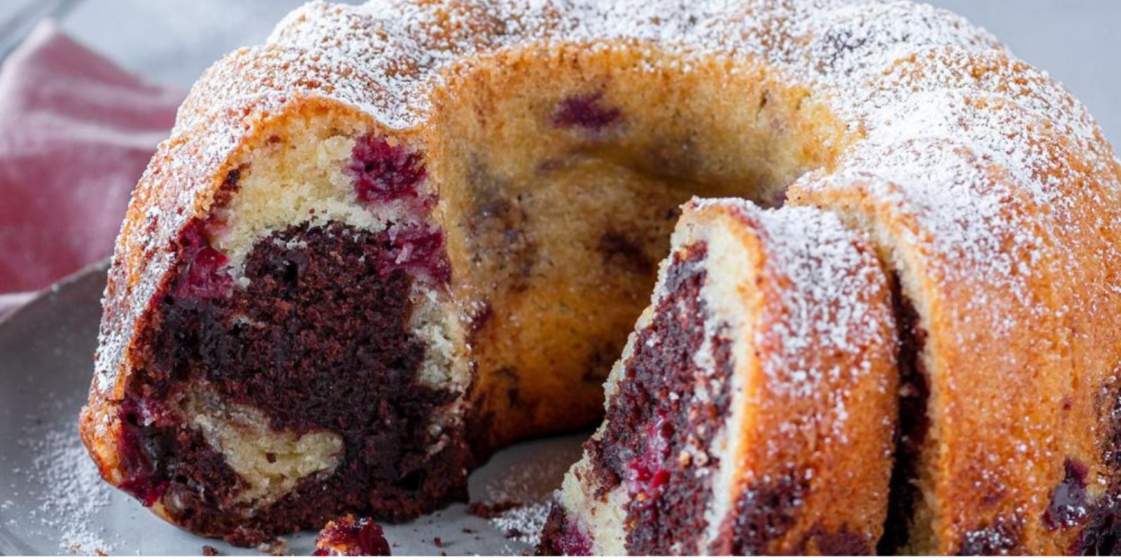 Saftiger Rührkuchen mit Kirschen