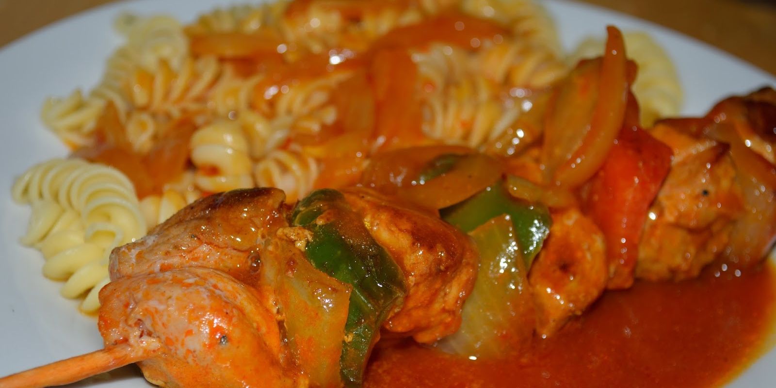 Schaschlik mit Nudeln