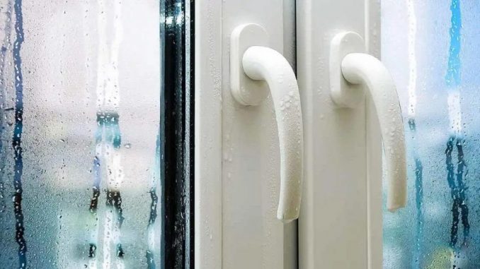 Schluss mit Fensterkondensation: 0,10-Cent-Produkt macht es einfach, es loszuwerden
