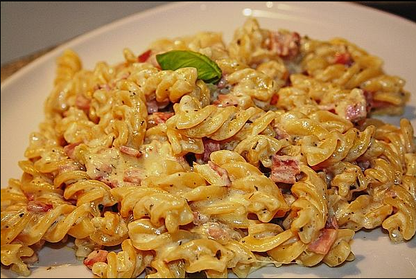 Schmand – Schinken Nudeln