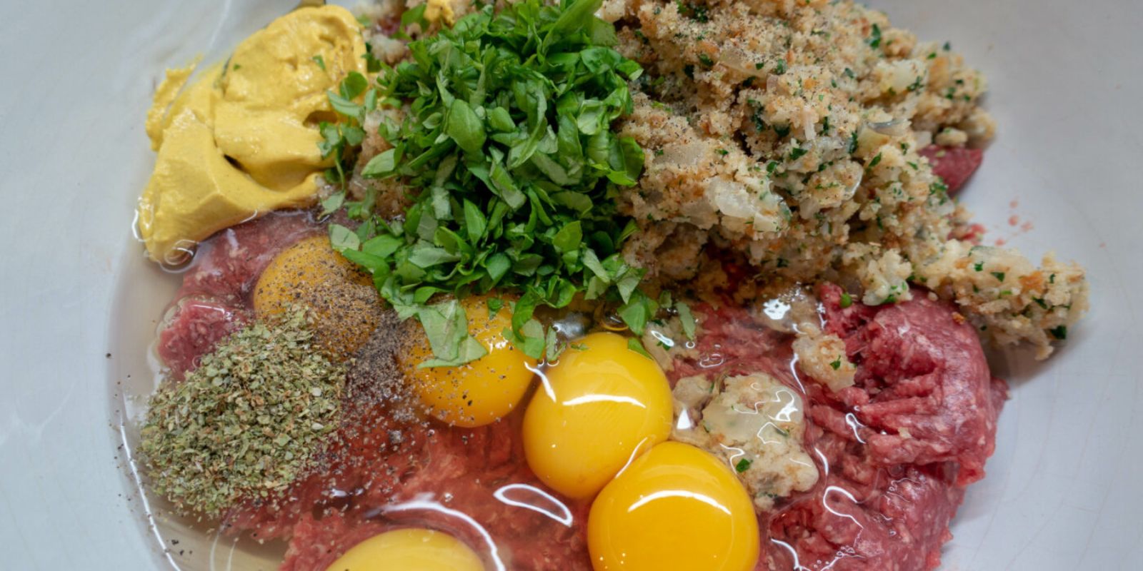 Schmorkohl mit Frikadellen und Salzkartoffeln