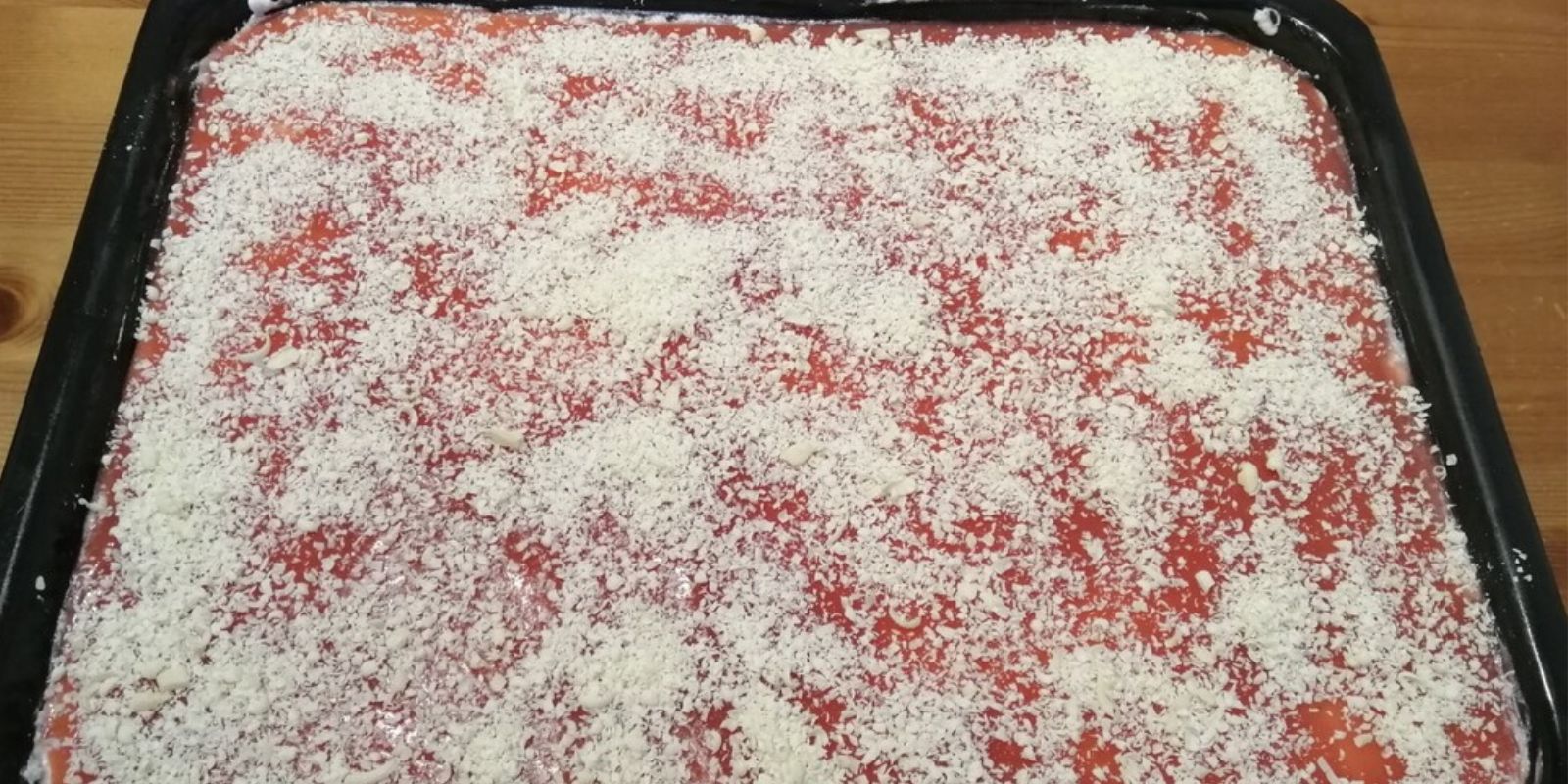 Schneewittchen – Erfrischender Erdbeer-Quark-Kuchen ohne Backen