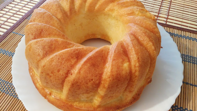 Schneller saftiger Gugelhupf – ein Tassenrezept