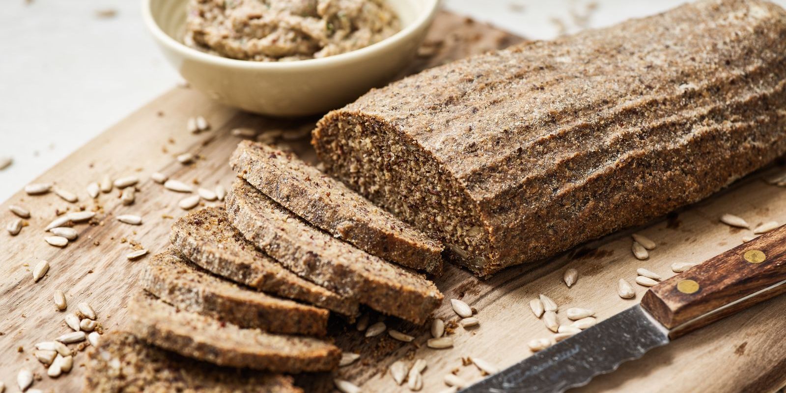 Schnelles Haferflockenbrot zum Frühstück: Ein müheloses Rezept für einen gelungenen Start in den Tag