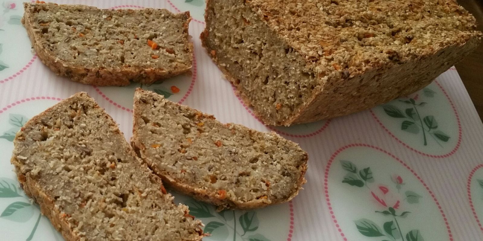Schnelles Haferflockenbrot zum Frühstück! Kein Mehl, kein Zucker, kein Öl, kein Gluten
