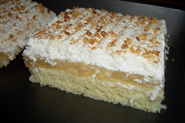 Schnitte Altbaerli (Apfelpudding-Biskuitmasse)