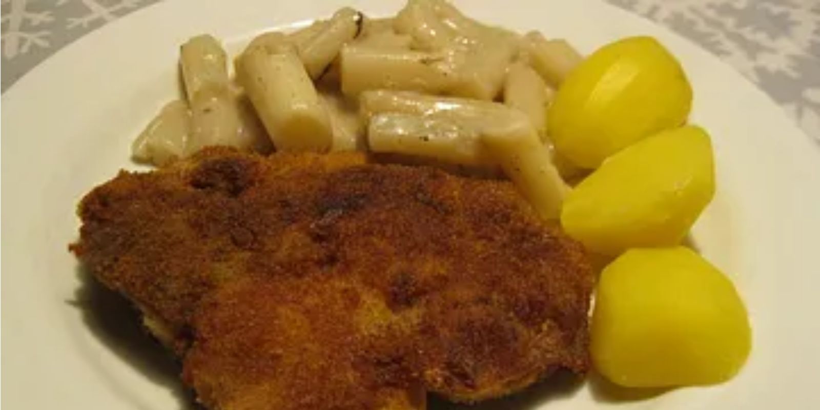 Schnitzel aus dem Kamm mit Schwarzwurzeln und Kartoffeln
