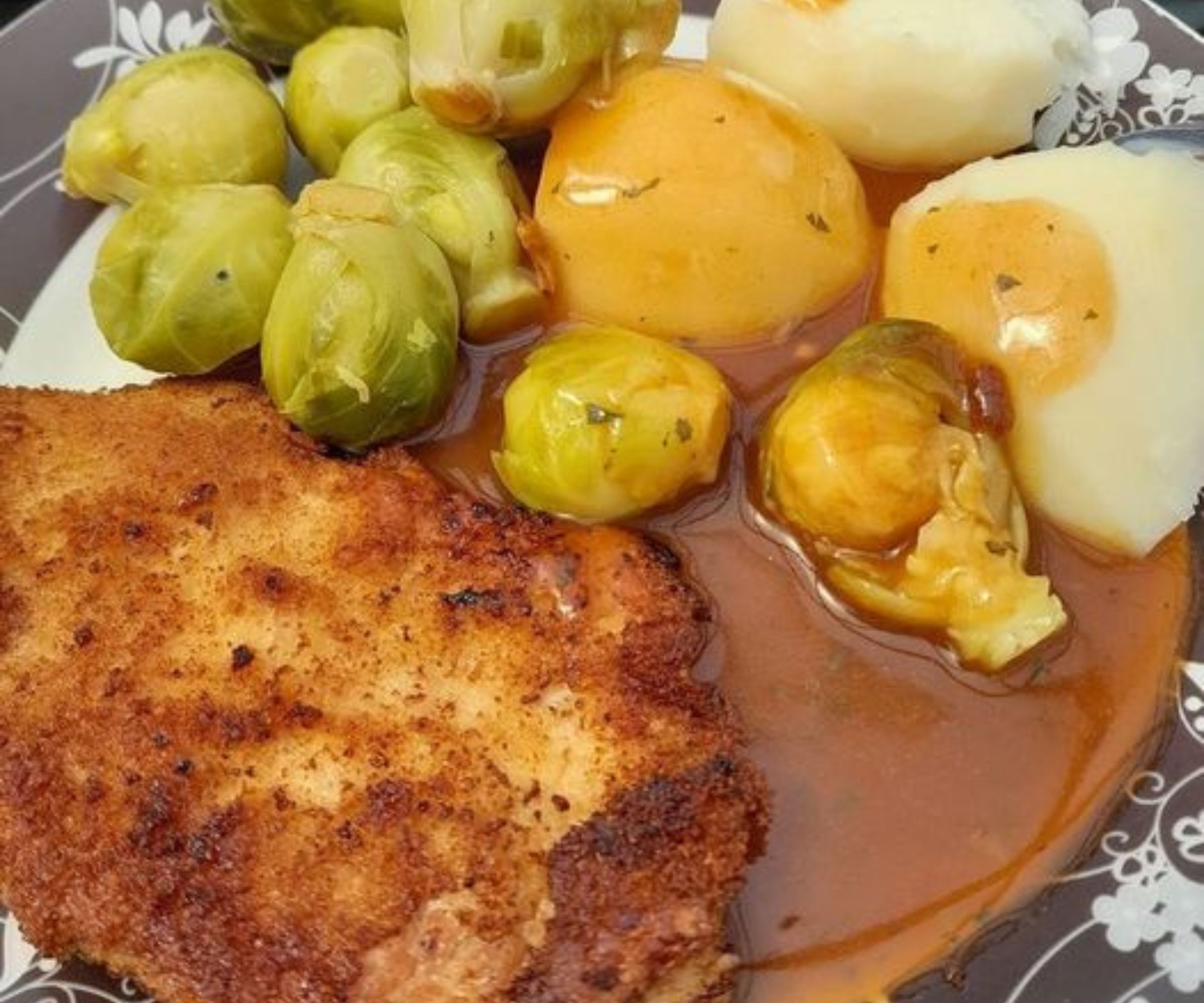 Schnitzel mit Rosenkohl: Ein Klassiker neu interpretiert