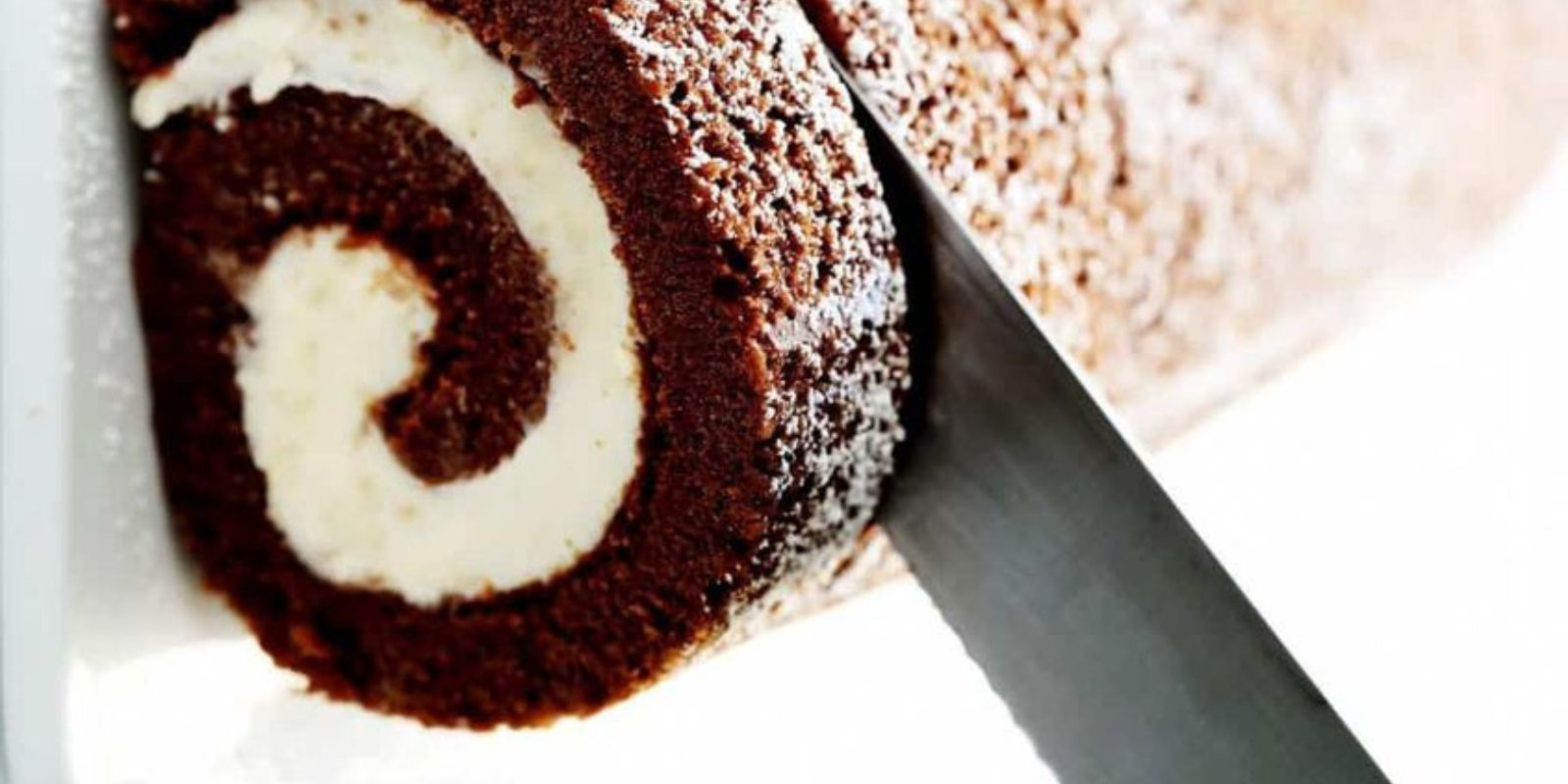 Schoko-Biskuitrolle: Eine Köstliche Versuchung für Naschkatzen
