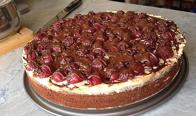 Schoko-Kirsch-Kuchen ohne Mehl und Zucker